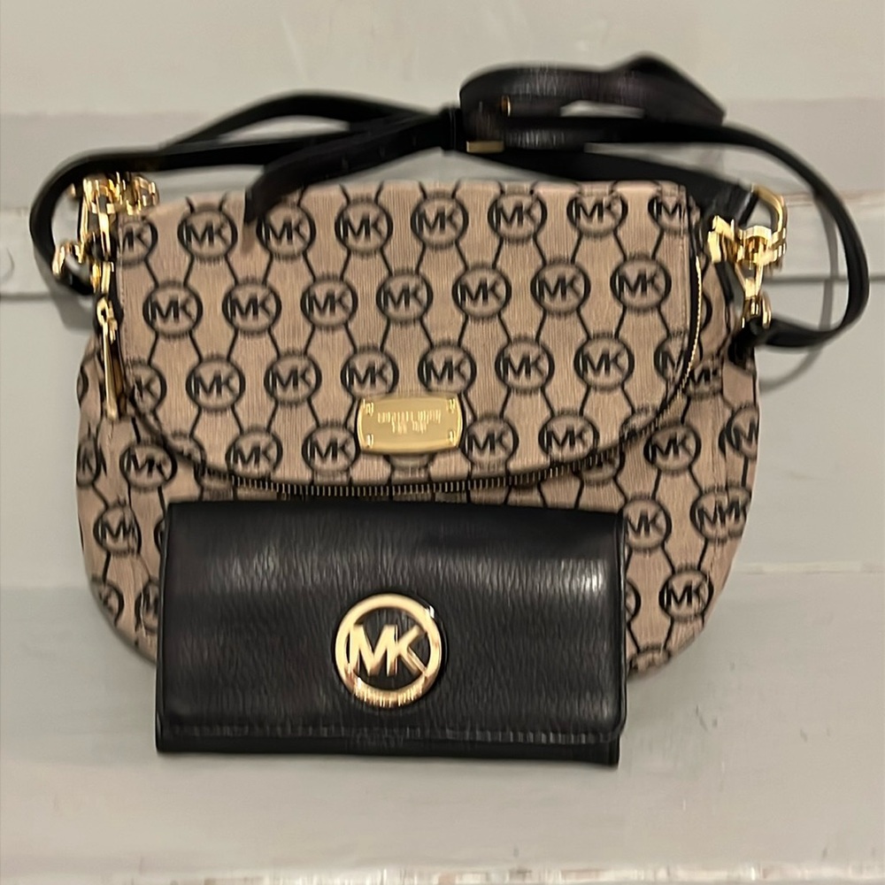 Michael Kors purse ( black/tan) and matching wallet
